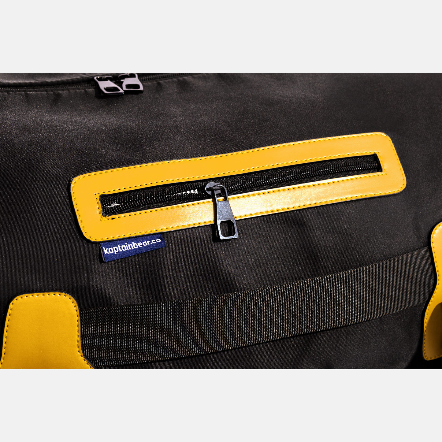 حقيبة دافل تيتان - أسود وأصفر